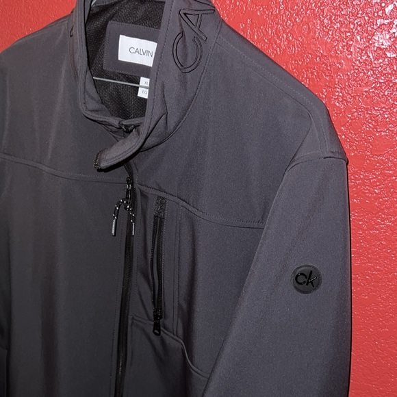 Calvin Klein
Modern Fit Softshell Jacket XL - Picture 3 of 5